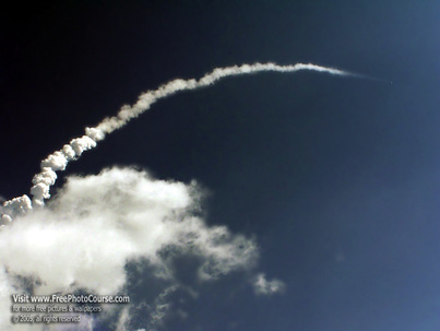 Rocket Launch Photography Tips. Picture of Space Shuttle Discovery Return to Flight July 26, 2005.  Photo Credit: Stephen Kristof for www.FreePhotoCourse.com. © 2005, all rights reserved. 